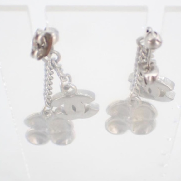 Sold! Chanel silver cream drop earrings w/ CC and Camelia - Picture 2 of 3